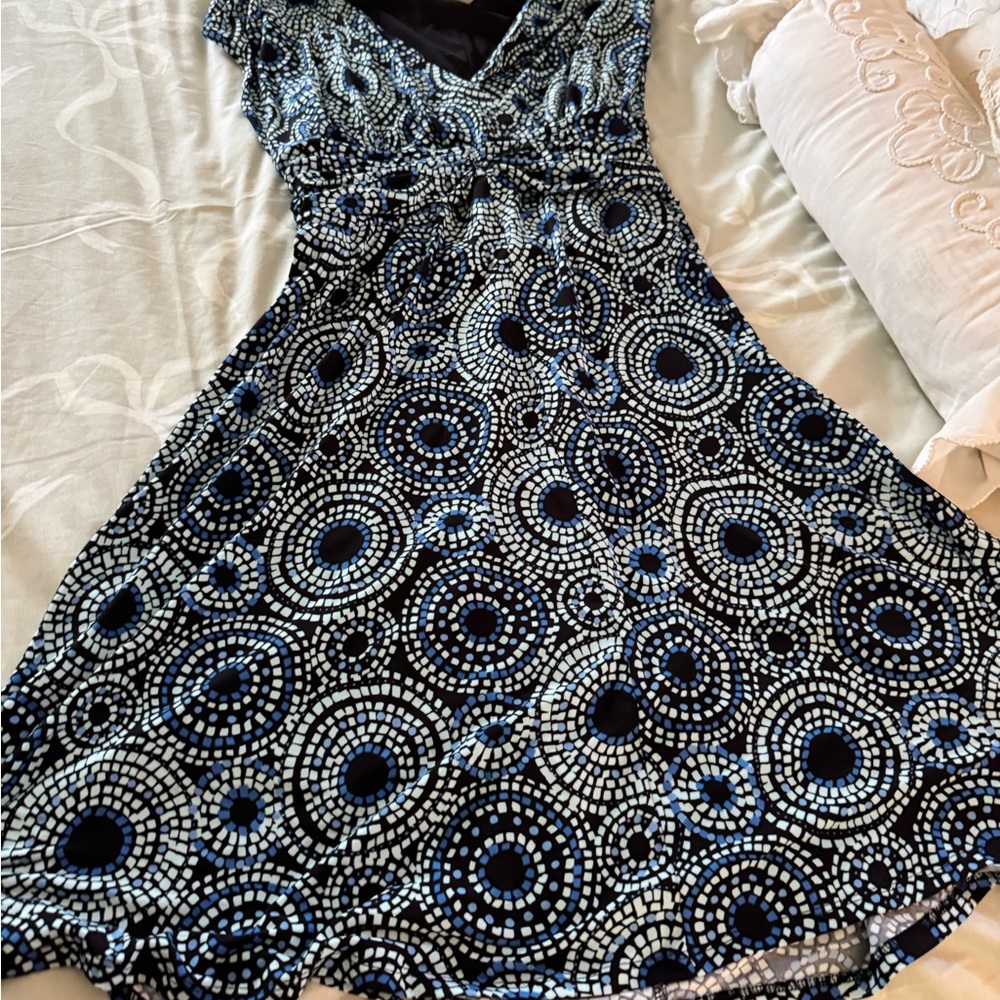 EVAN-PICONE NWOT Elegant Blue and Black Patterned Dress
